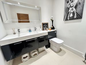 En suite- click for photo gallery